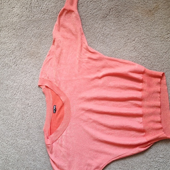 3/$20 Express Off-the-Shoulder Coral Sweater Size Small - Picture 9 of 9